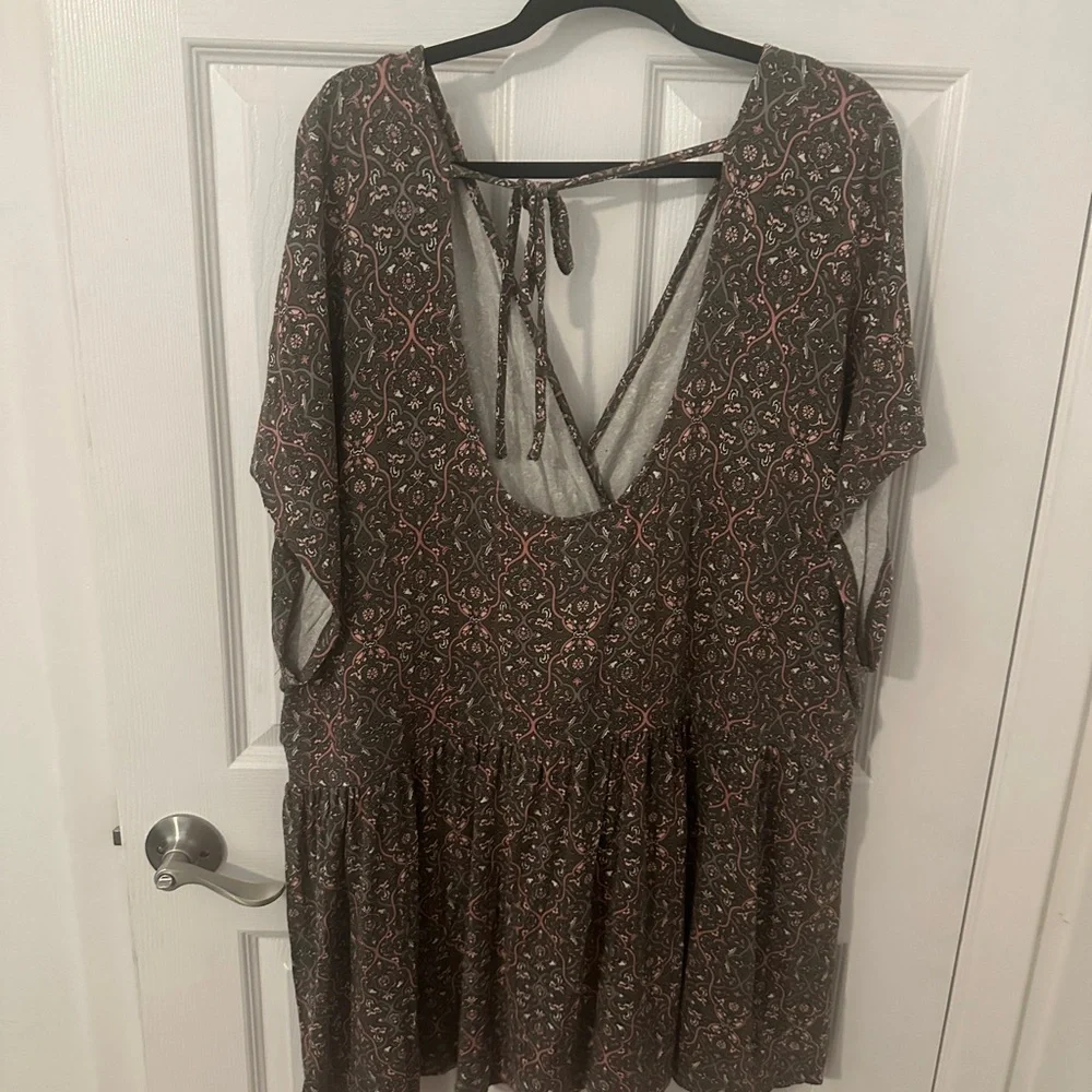 Torrid Brown and Pink Patterned Blouse - Picture 5 of 5